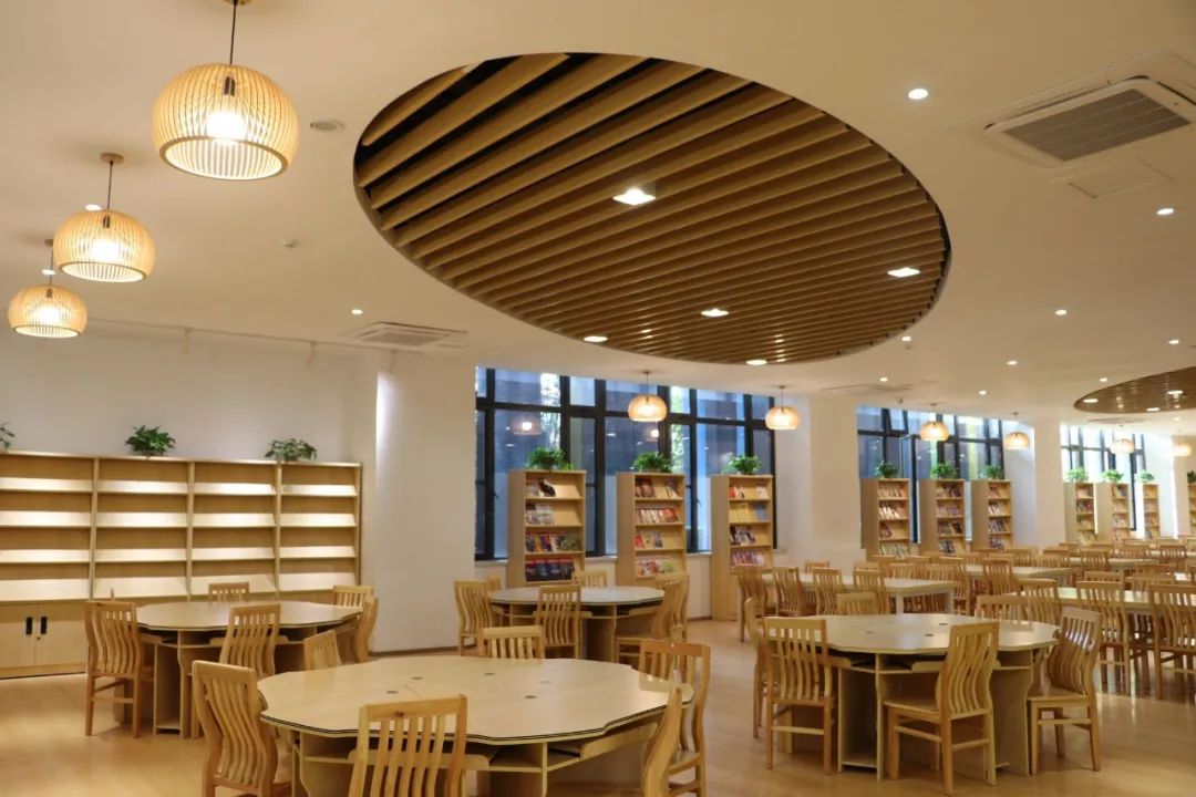 宜宾成外校长雷从树：少开会，少坐办公室，多“逛”校园