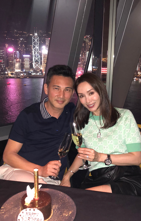 郭可盈黎姿同框，豪门千金与阔太的既视感明显，却都不太显年龄