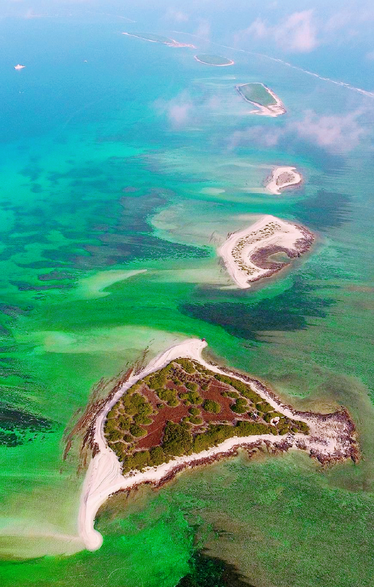 之前七连屿就是包括赵述岛在内的七个相连的岛组成的岛洲,现在的范围
