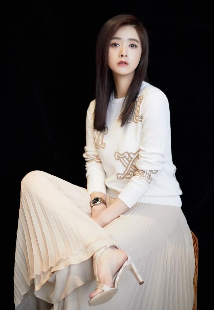 娱乐圈有名的美女,要说蒋欣可以算是微胖界的标杆了,身高171,给人感觉