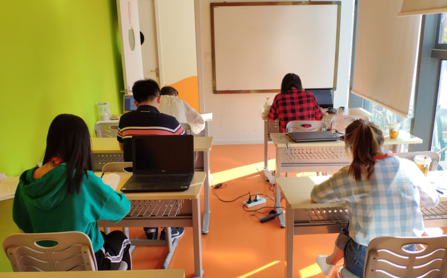 校外培训班又有新调整，教培机构可以继续开放，但要满足相关条件