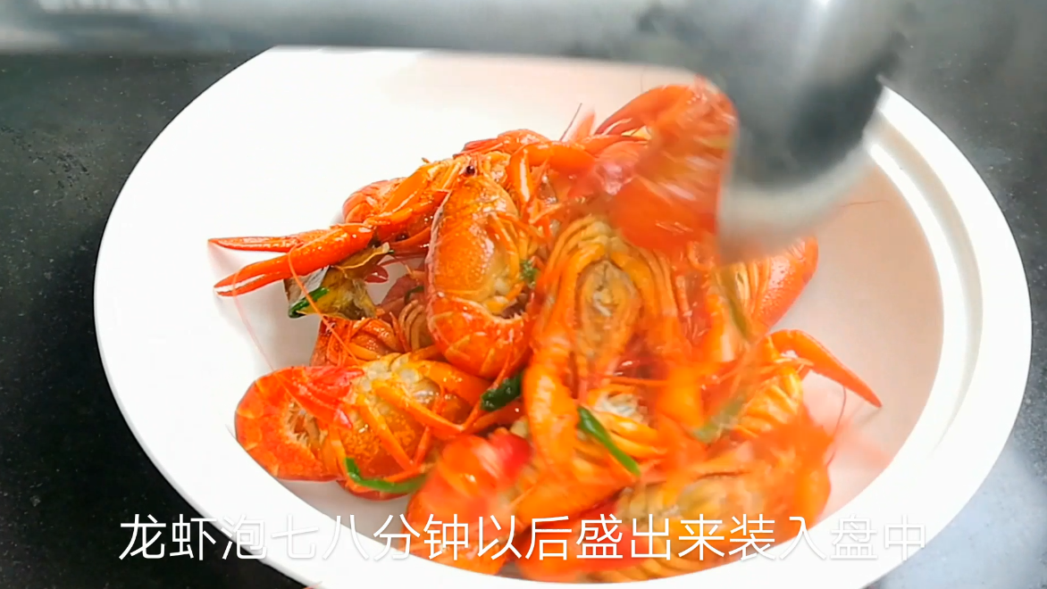 清水小龙虾的做法（堪比餐厅大厨的清水小龙虾烹饪方法）