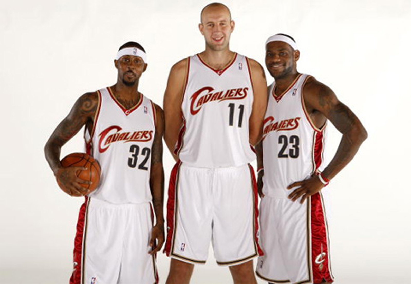 2007nba总决赛（浅析：2007年勒布朗詹姆斯是单核带队打进NBA总决赛的吗？）