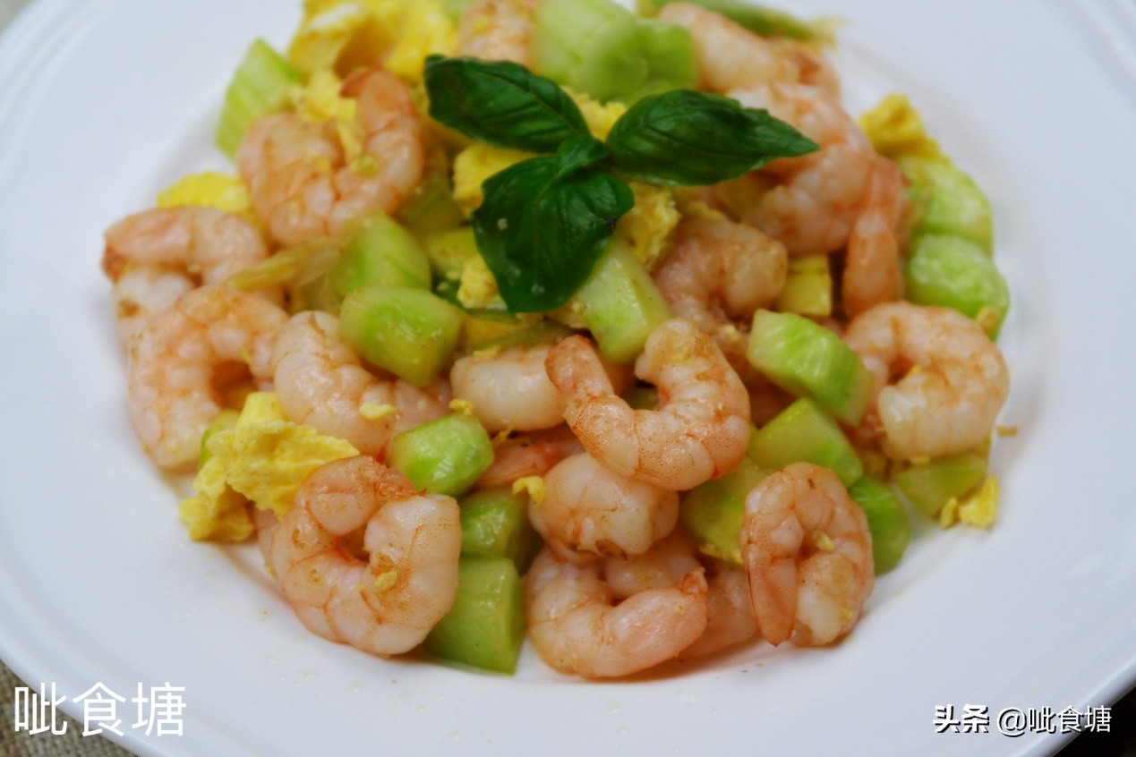 好吃好看的黄瓜炒虾仁，教你去腥小妙招，夏天经典小炒，我家常吃