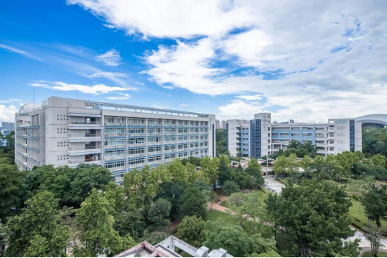 5位院士坐镇，创下世界首个，还坐拥“超大”网红校园，这所大学火了！