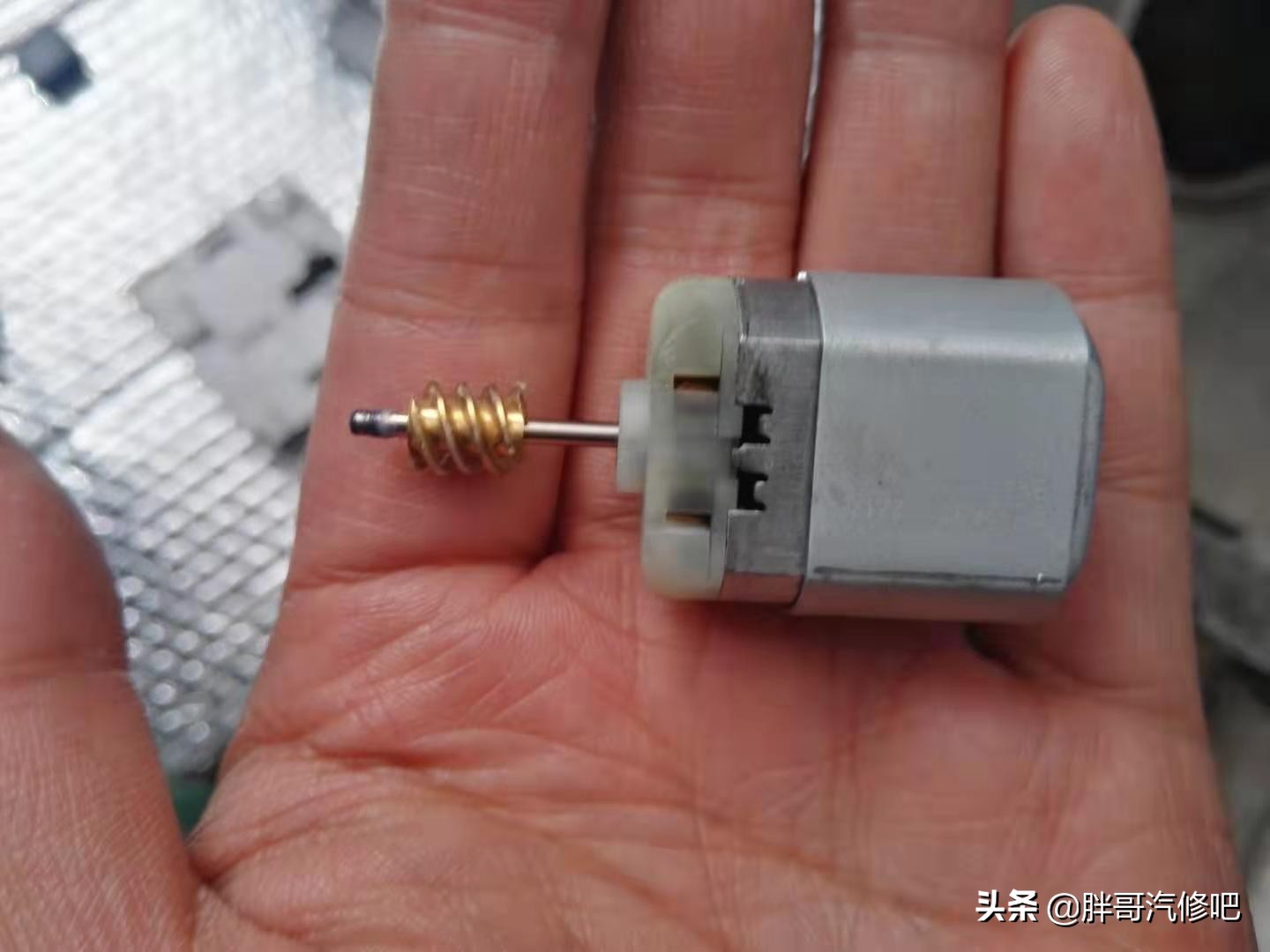 凯迪拉克电子助力方向盘锁故障，造成车辆无法启动，维修步骤