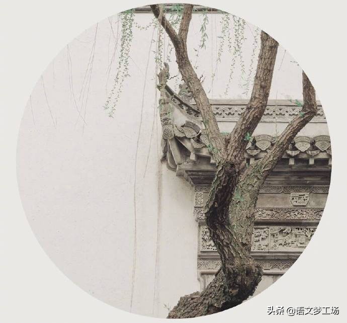 回文联与顶针联16副，词序回环往复，同词前后蝉联，令人叹为观止