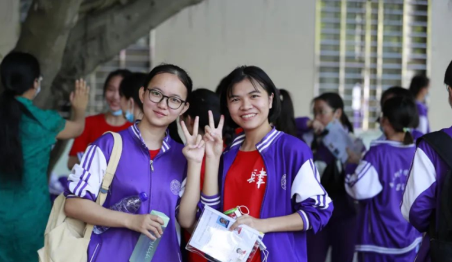 甜美女孩杨倩射落奥运首金，清华体育特长生身份曝光，圈粉无数