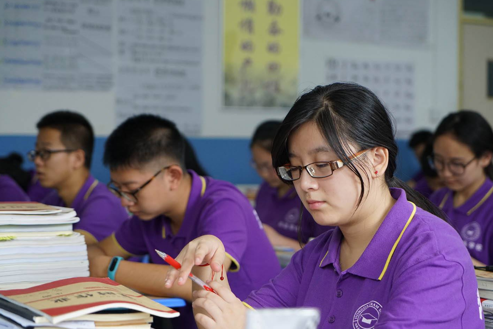 清华校花有多牛？自律美貌缺一不可，看完作息后我“甘拜下风”