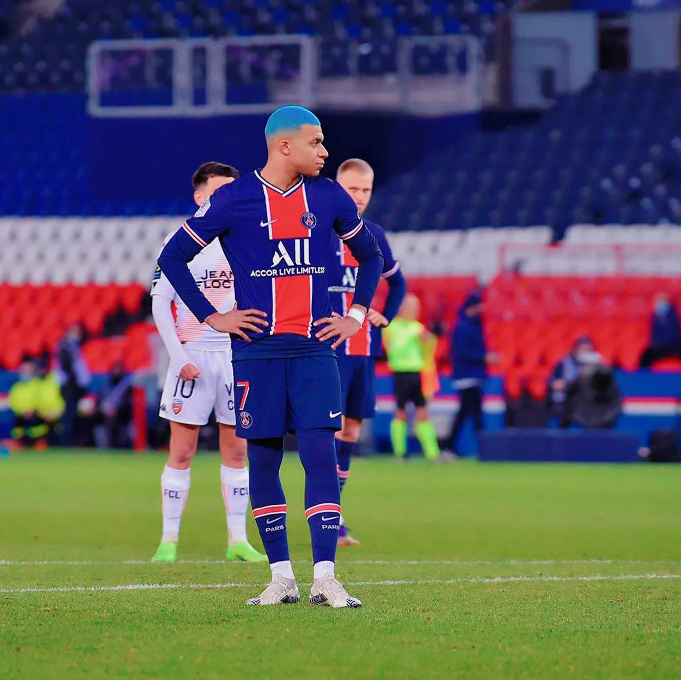 姆巴佩染头(姆巴佩新发型亮相巴黎!球迷口号:蓝色姆皇,无限猖狂!