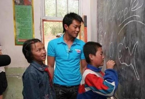 古天乐建的希望小学，如今已物是人非，当地人称已经成为一片废墟