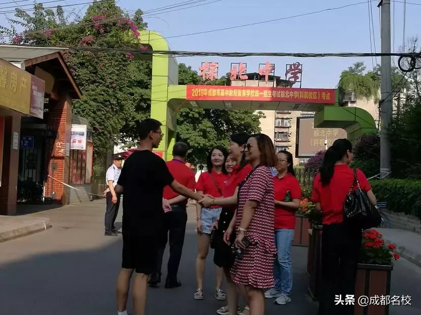 “我的儿子一定能上四七九！”今天，12万考生，决战中考