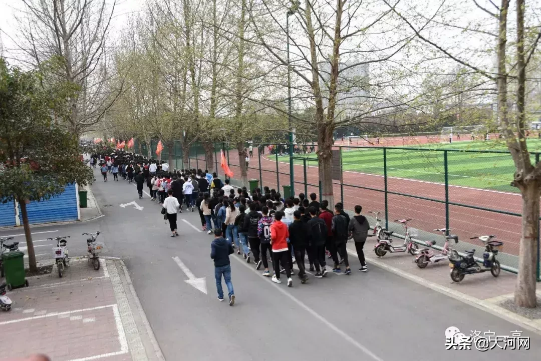 服!这位校园保安大爷可真的有点厉害……