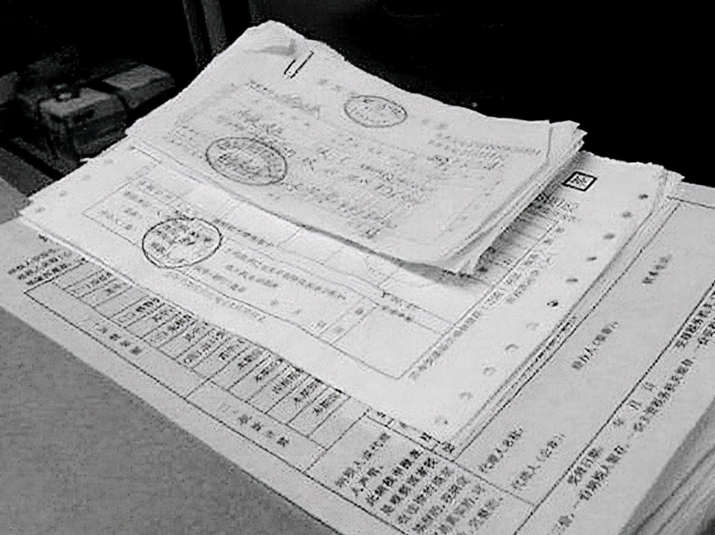 1963年，河北女会计携巨款神秘失踪，21年后从水泥地中挖出尸骨