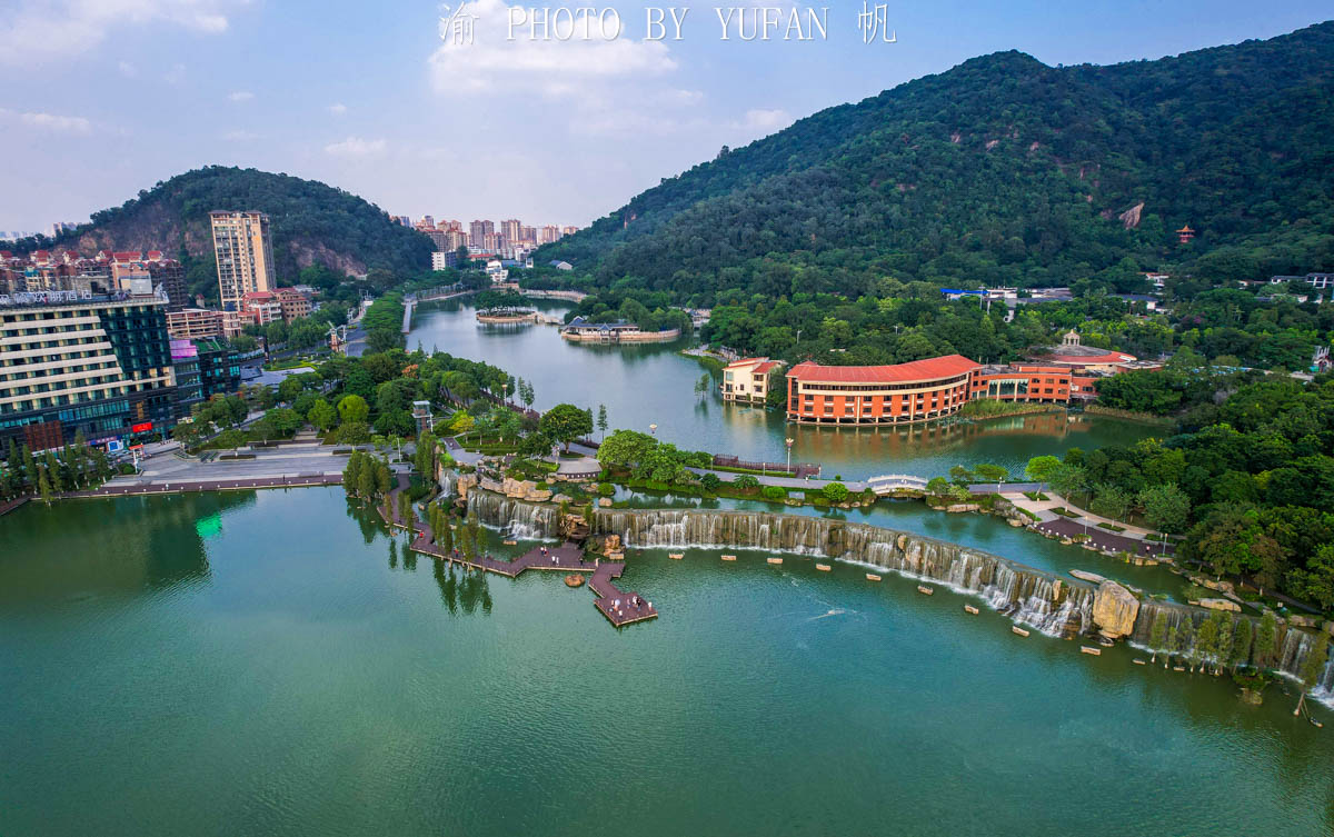 广东发现中国最宽的城市瀑布，宽达228米，将来或成打卡圣地