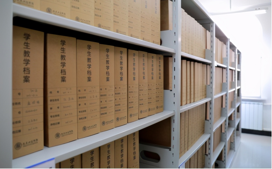 大学毕业后“档案”放在哪？毕业生别不当回事，小心变成“黑户”