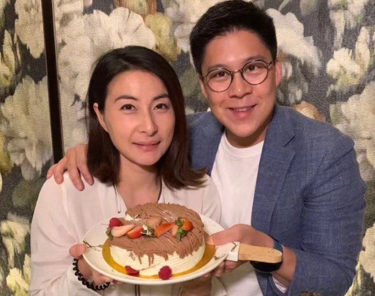 郭晶晶比老公大几岁（霍启刚庆祝郭晶晶40岁，自嘲“老夫少妻”，结婚9年成豪门童话）