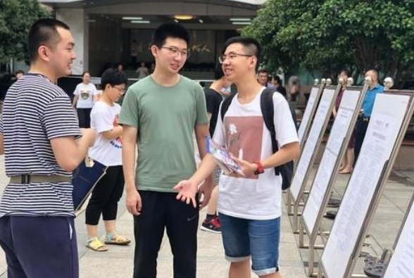 有些211大学很憋屈，只因校名没取好，常被学生误认为是三流院校