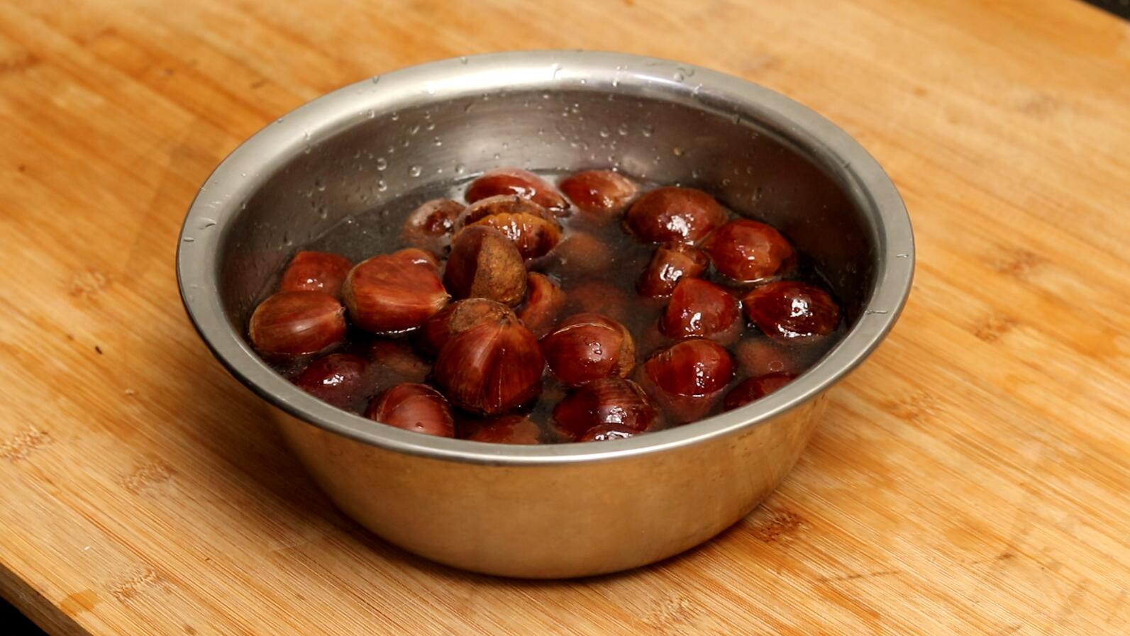 糖炒栗子，牢记“先煮后炒”，出锅香甜软糯好剥皮，再也不用买了
