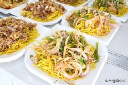全网最帅厨师长、霸气菜、全鱼宴……高考“加油餐”实力爆表