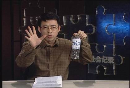 傳言包養女大學生，口无遮拦被除名，多才的阿丘怎样自毁前程？