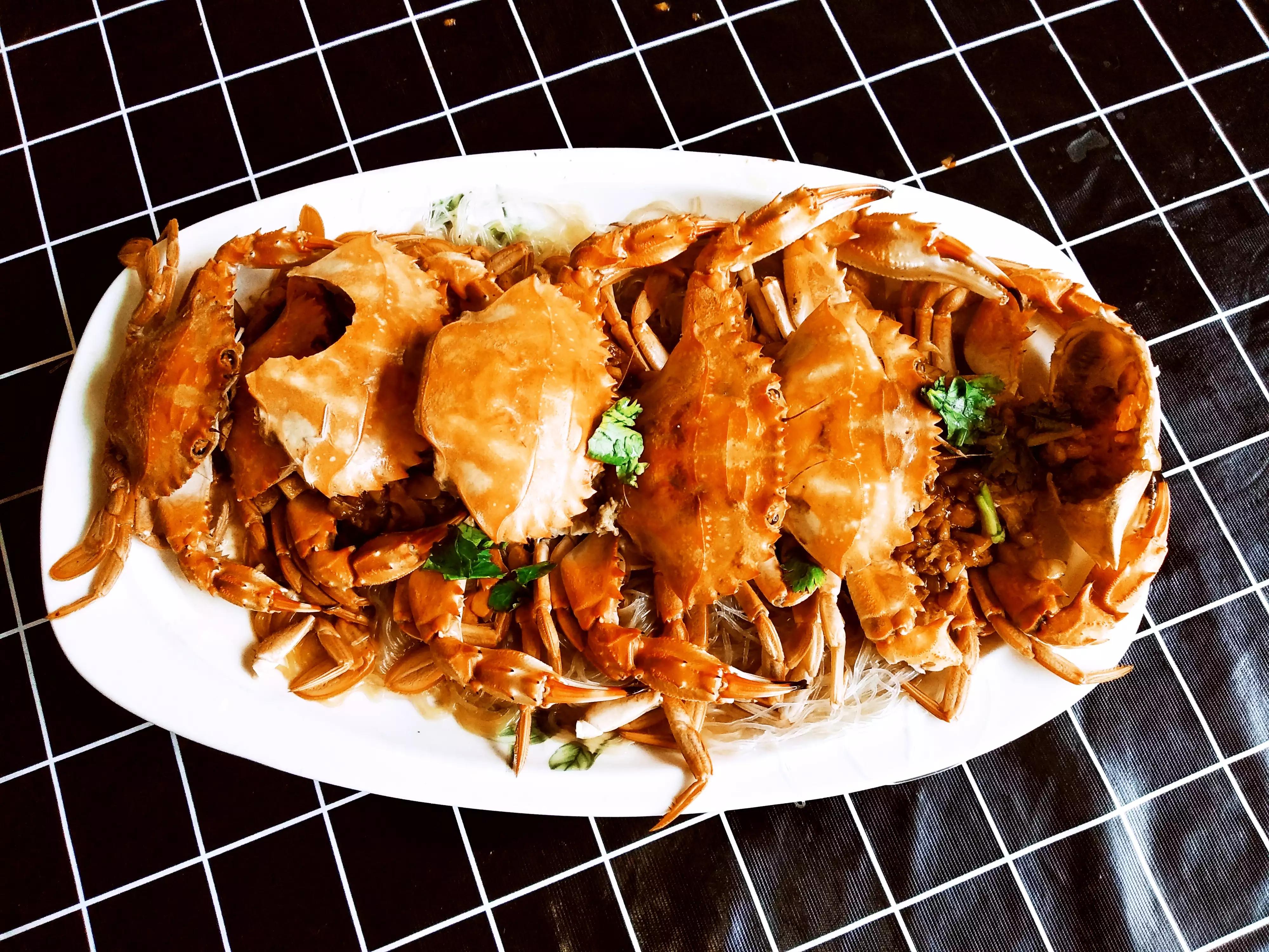 花盖蟹,梭子蟹和赤甲红螃蟹是北方沿海常见的三种螃蟹,花盖蟹是这三种