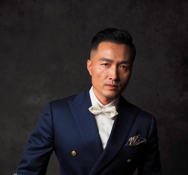 贾宏伟饰演的是曹瑞瑛,张桐在剧中的对手!