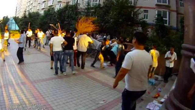 把三个女儿弄去坐牢后，蓝翔校长再送原配入狱，这次被反杀了