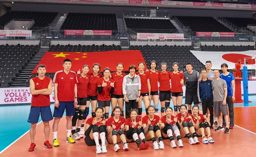 排球運動員有幾人（一共23人，中國女排最新全家福出爐！朱婷、袁心玥、張常寧肩并肩）