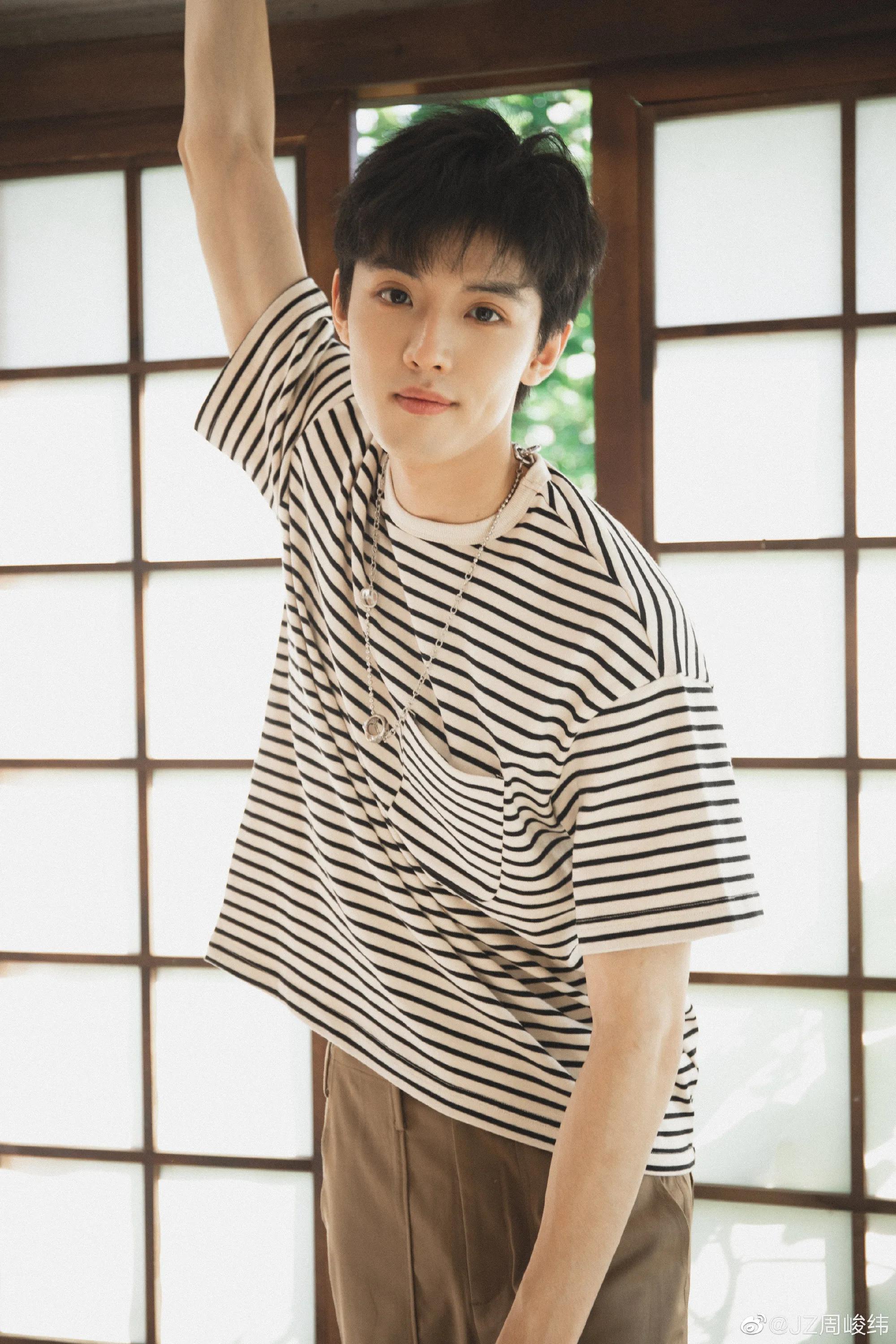 周峻纬老婆唐宁近照（周峻纬和他老婆唐宁，英年早婚的他惊到了不少人）