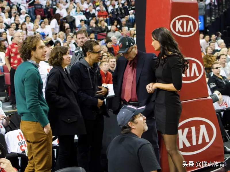 nba球星有哪些是科比球迷(每支NBA球队最大牌的粉丝，从奥巴马到斯派克·李)