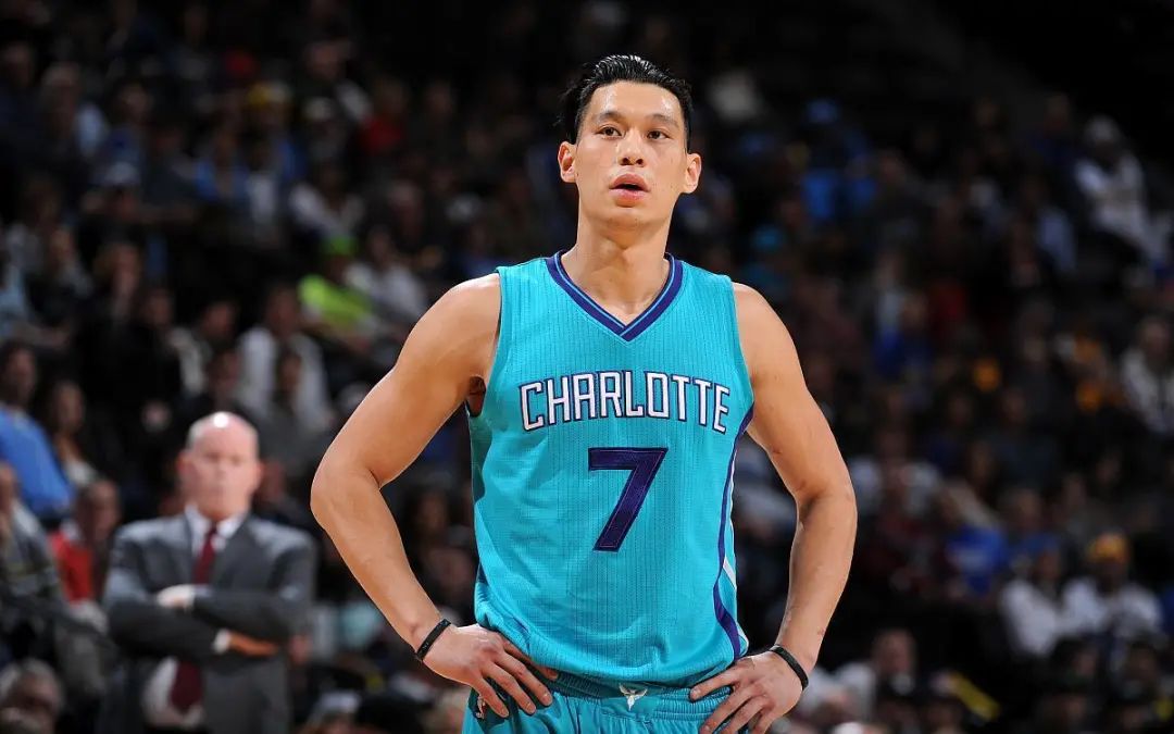 林書豪為什么沒人要nba（NBA沒人要？簽名鞋被一拖再拖？林書豪的生涯真正跌倒了谷底？）