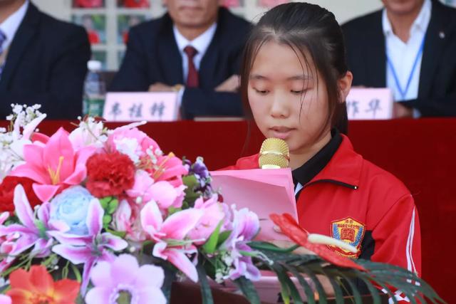 同仁新发中英文学校隆重举行期中考试总结表彰大会