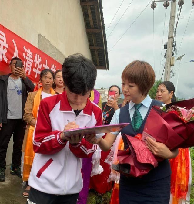 从凉山考入清华大学的“工地少年”，获奖5万，只想让爸妈轻松点