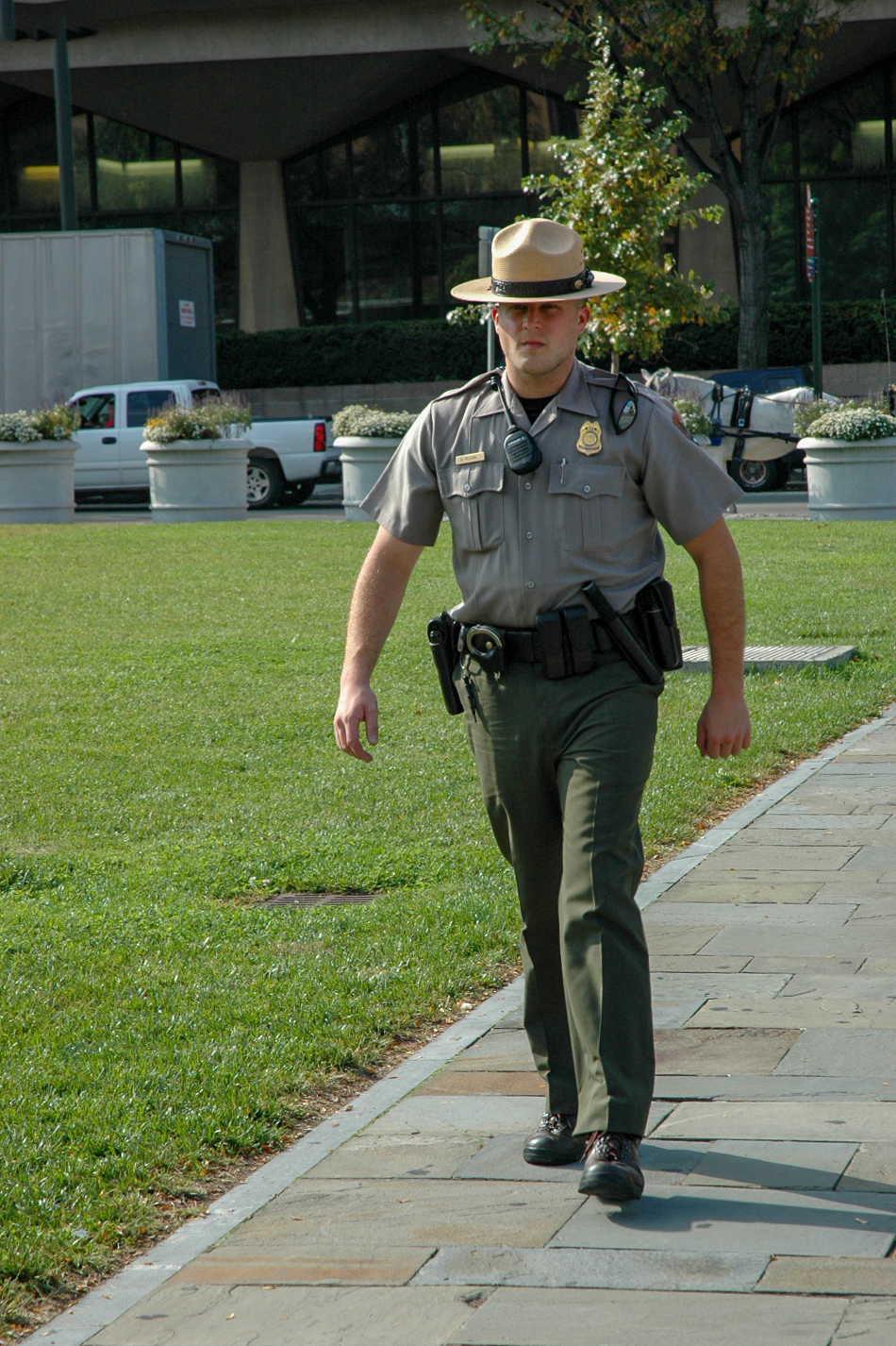 美国费城 靠一只破损的大钟吸引游客来打卡