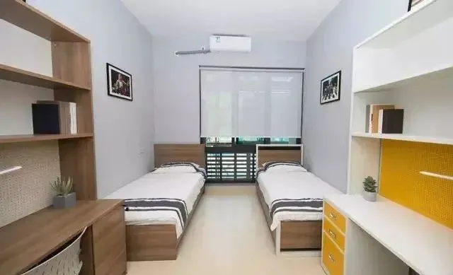 西安交大西部科技创新港寝室全部是单人间,五个单人间一个套间,共用