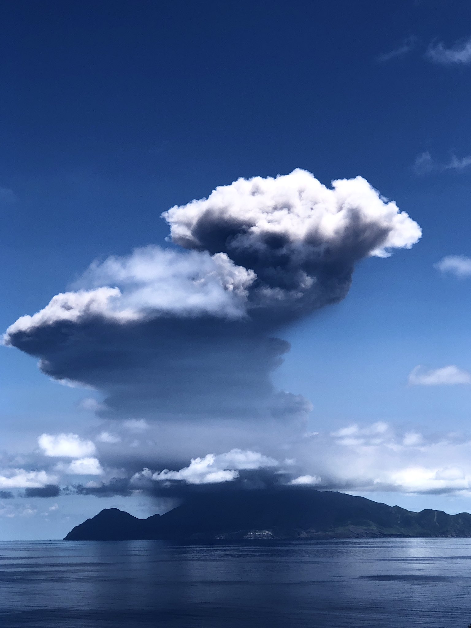 危险预警，琉球群岛火山集体爆发！日本富士山积雪开始融化