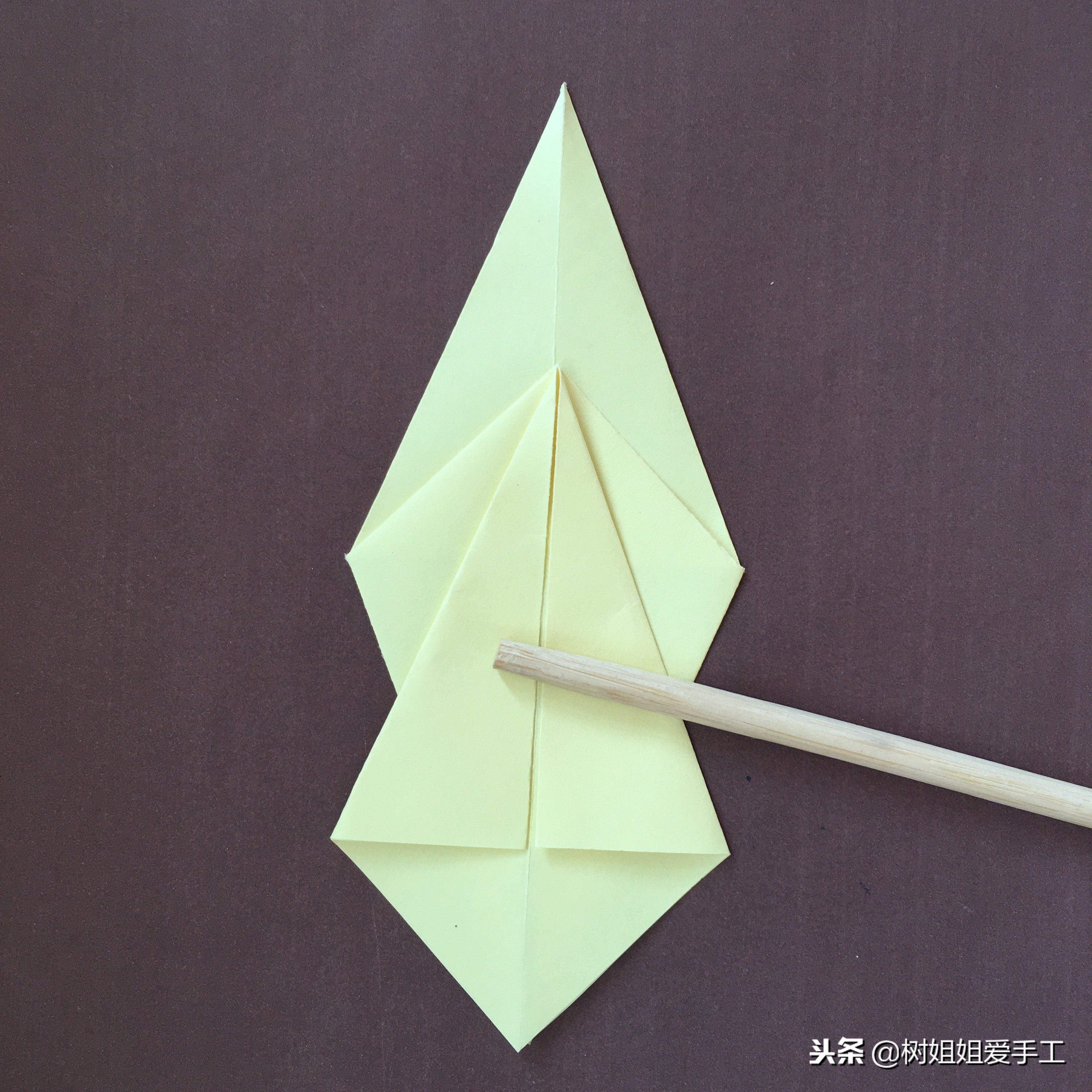 亲子手工：1张正方形折出开屏孔雀的方法