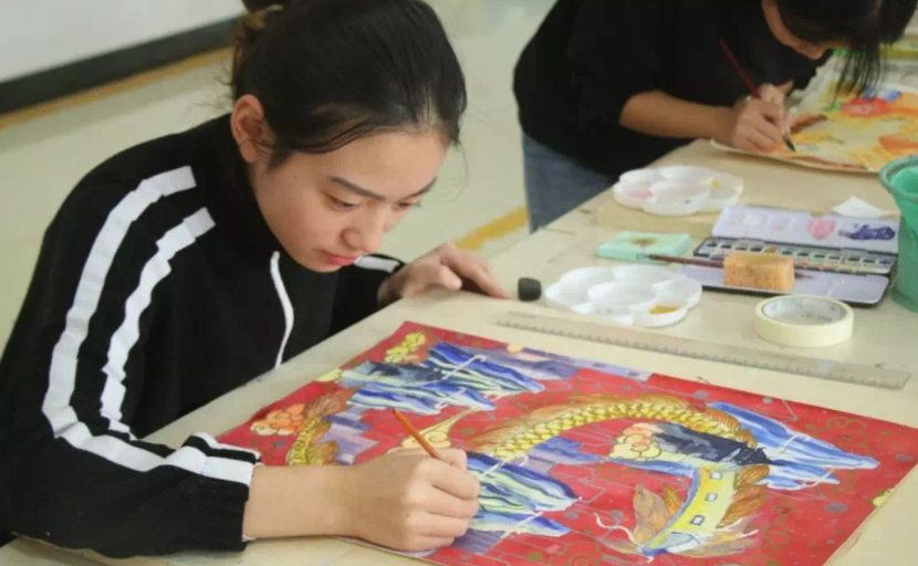 适合女生报考的专业，未来就业前景广阔，薪资待遇也很可观