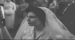 伊朗末代美艳王后！国王宠翻送天价珠宝，却因无法生育被流放