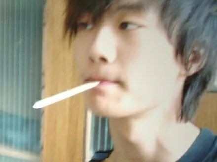 随着非主流时代坠落的巨星，“过气歌手”许嵩凭什么被央视狂赞