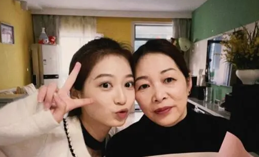 中国传媒大学校花走红，因“领诵”被众人皆知，家庭背景被曝光