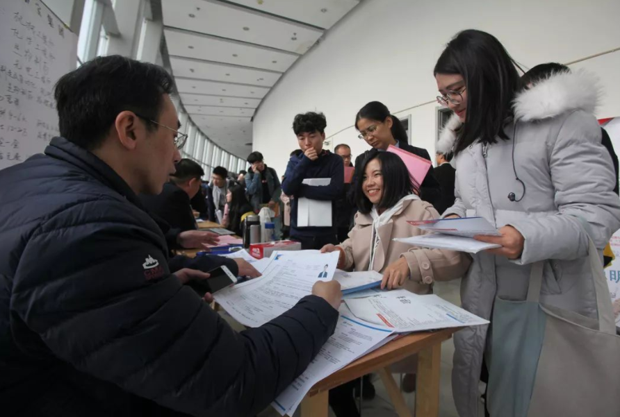 又一“铁饭碗”开始招聘，五险二金是标配，专科生年薪有望超10万