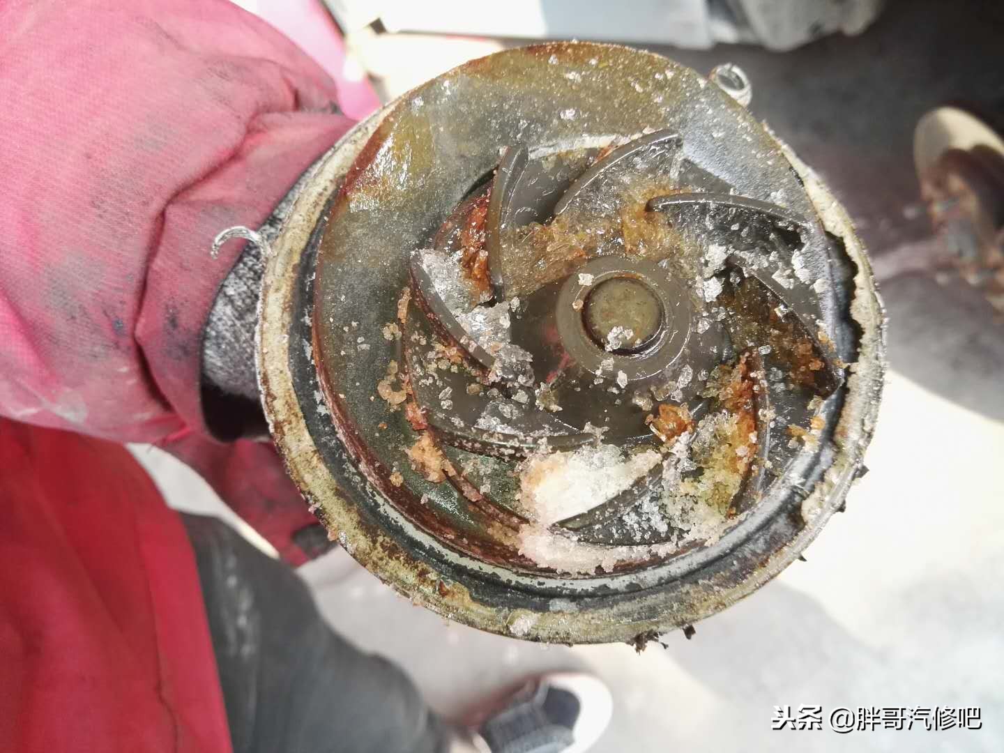 水泵结冰抱死引发一系列问题，正时皮带磨平气门活塞是否“干架”