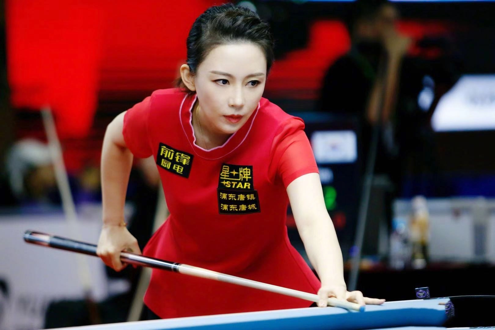 潘晓婷在台球界什么地位（潘晓婷：体坛女神潘晓婷，98年首冠，07年封后，十年打造天后之路）