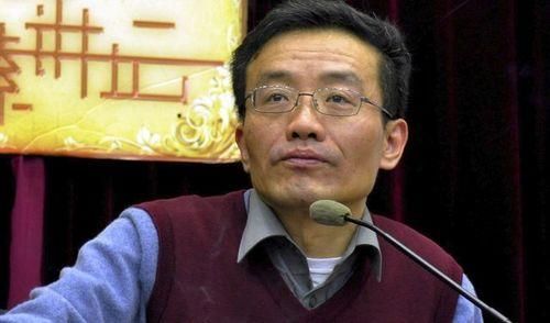 老师上课烟不离手，学生却无半点抱怨，这位复旦教授究竟有何魅力