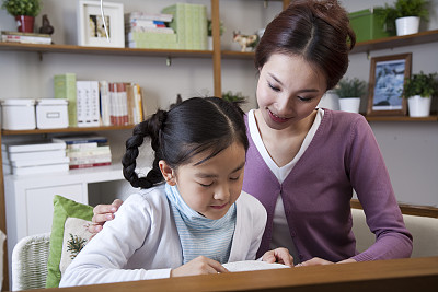 孩子学英语记不住单词？试试这些趣味记忆法让孩子轻松掌握词汇