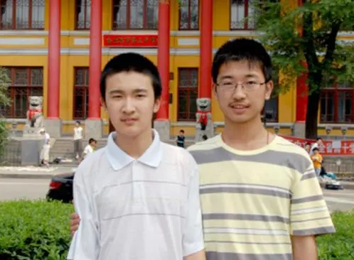 考神王百洋：九省理科状元，两次跳级，高考716分被北大录取