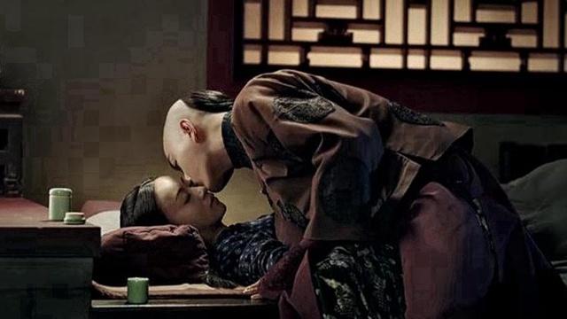 延禧攻略：璎珞听完傅恒遗言，心碎地说出四个字，幸好乾隆没听到