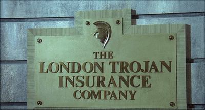 《阳光下的罪恶》女主角是邦女郎，男配是“查泰莱夫人的情人”